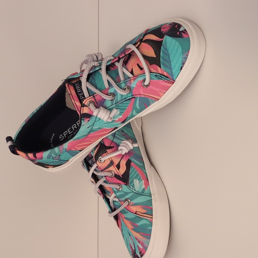 Sperry Low Top Slip On Tropical Sneaker. Memory Foam. Size 7M